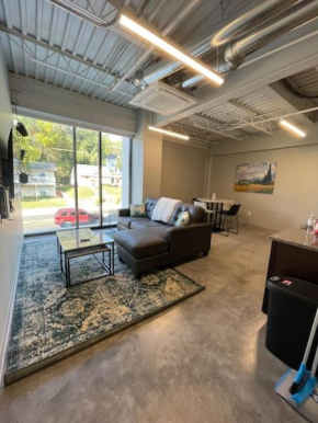 Cute modern Loft in the heart of Parkville 202
